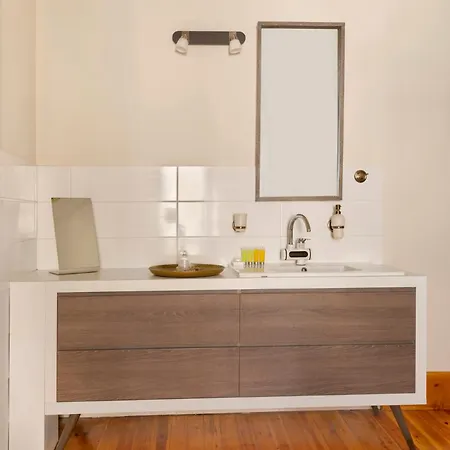 Klokkari Stays City Center - Platform 357 Ltd Homestay *