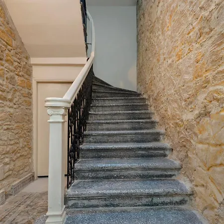 Проживание в семье Klokkari - Cozy Center By Platform 357 *