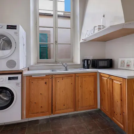 Klokkari Stays City Center - Platform 357 Ltd Homestay *